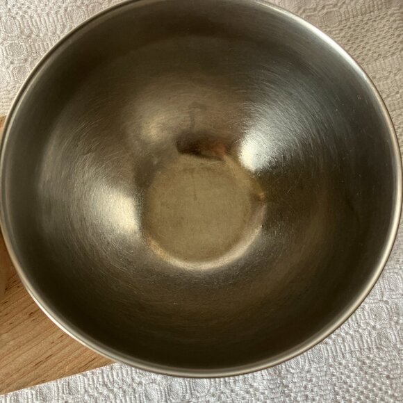 REVERE WARE Stainless Steel Mixing Bowls Set of 2 Vintage 7 1/2 in & 6 1/2 in - Picture 8 of 9